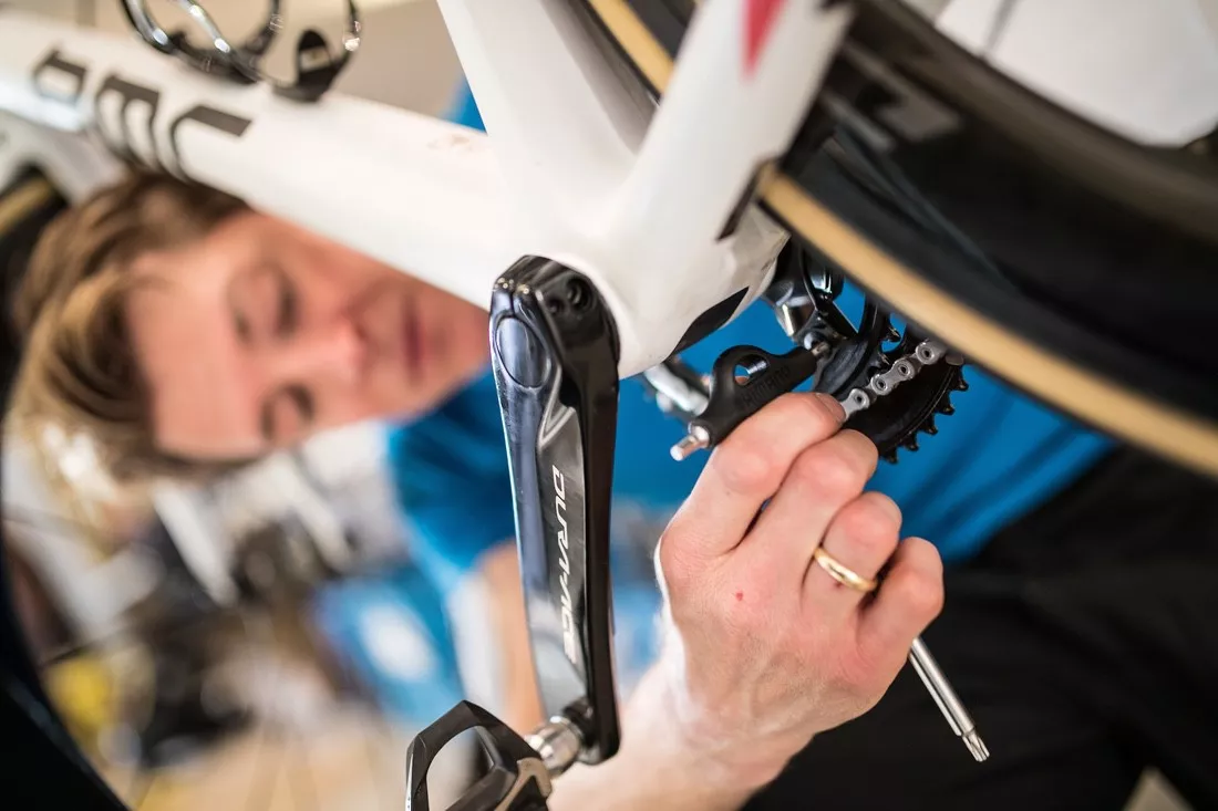 El silencio es velocidad: 10 puntos para eliminar los crujidos de tu bici