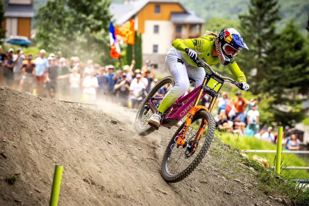 La historia de OQUO y el Orbea FMD Racing… o cómo estrenarte en el DH ganando