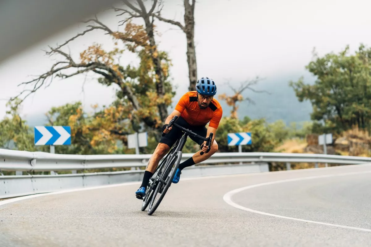 5 errores que no debes cometer bajando un puerto de carretera