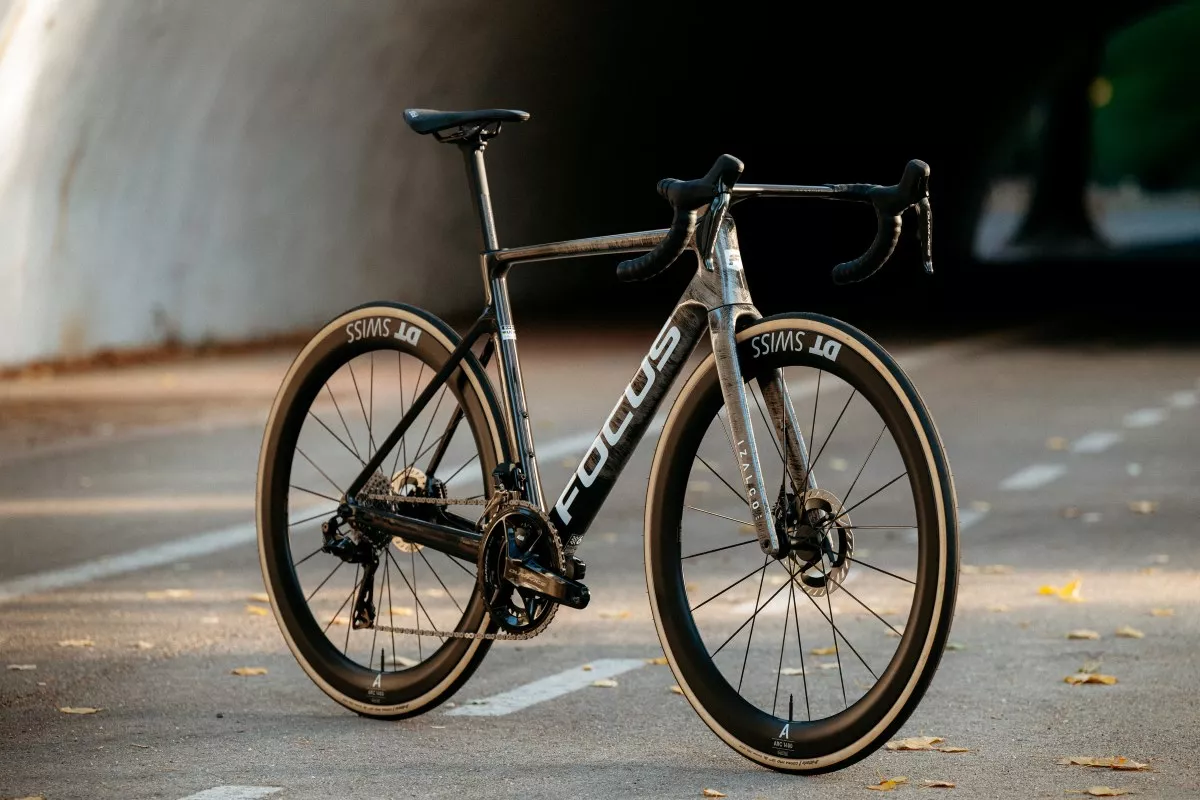 La Focus Izalco Max se actualiza en grupos, componentes y colores