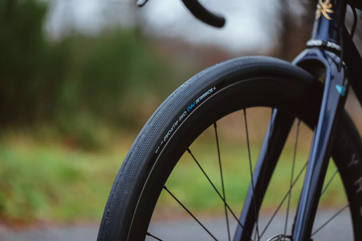 Schwalbe presenta el nuevo Pro One Allroad y renueva la familia G-One de gravel