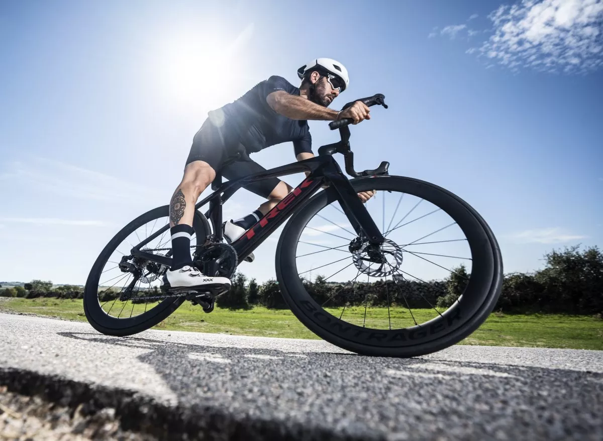 ¿Qué aportan las ruedas de perfil medio-alto en la bici de carretera?