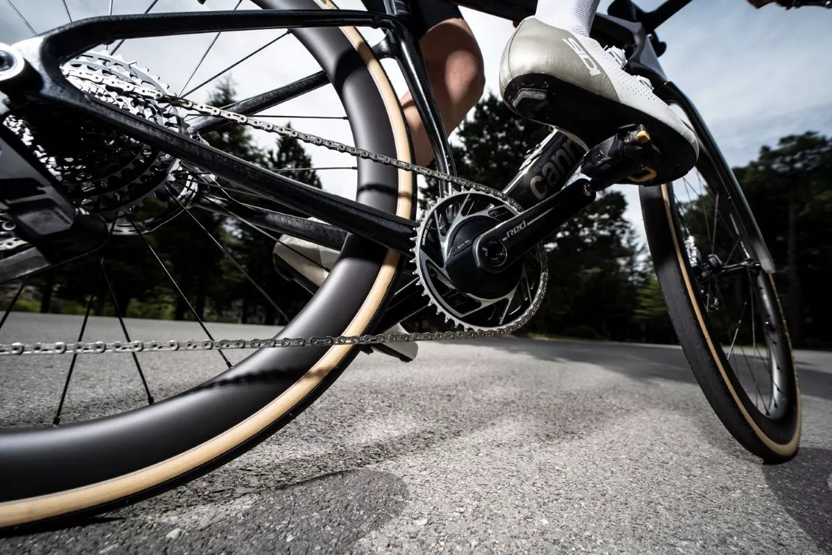 Cómo ajustar las calas de tus zapatillas de carretera