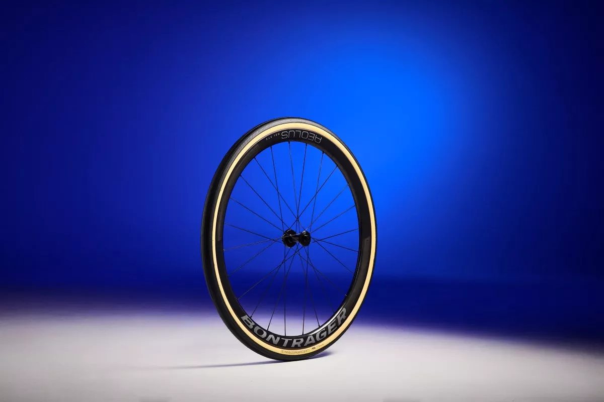 Bontrager amplía su gama de neumáticos de carretera con Kwaremont y Hard-Case Max Pro