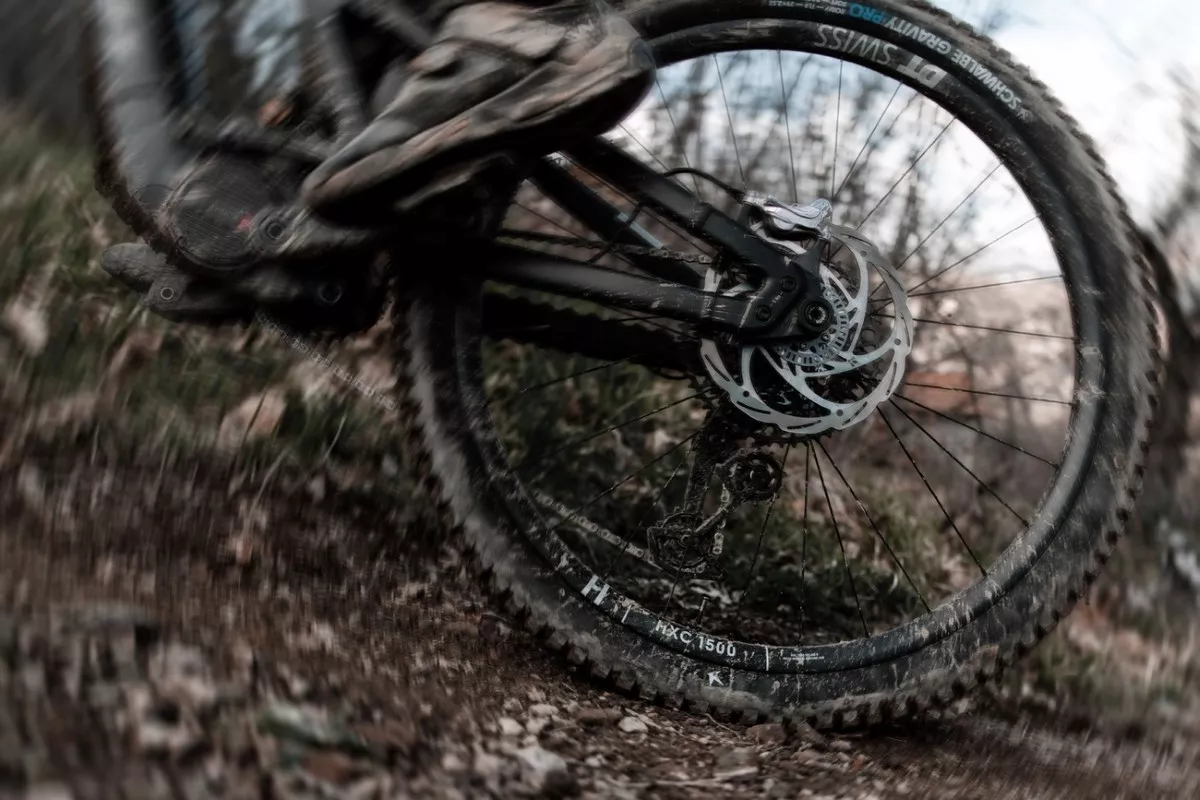 Nueva gama DT Swiss 1500: llantas de carbono, bujes 240 y tecnología DF ‘anti pedal-kickback’
