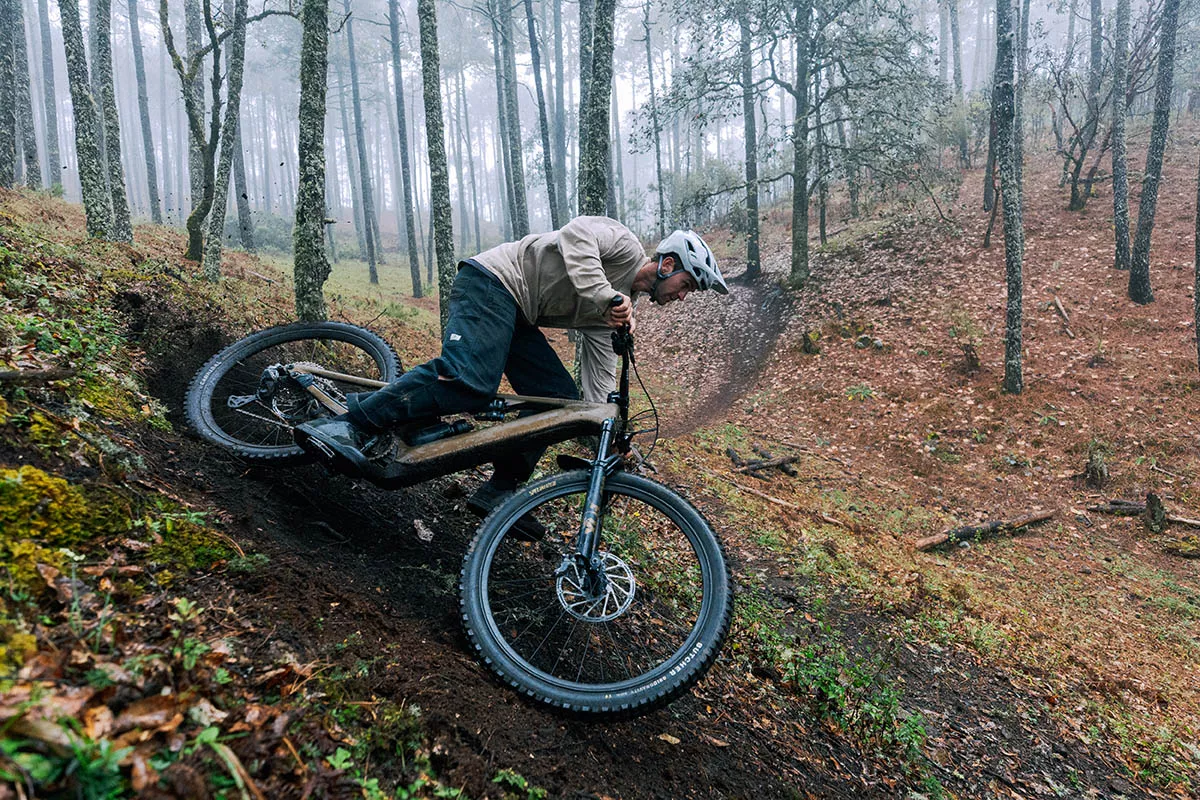 Nuevo casco Specialized Ambush 3 y neumáticos Butcher y Eliminator Grid Gravity Radial