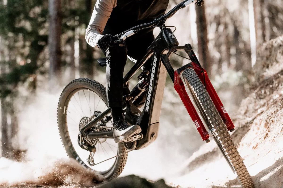 RockShox presenta su renovada gama de horquillas y amortiguadores para trail y enduro