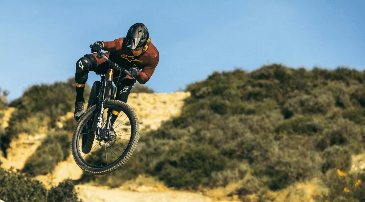 Alpinestars presenta su colección primavera/verano 2026 enfocada al rendimiento