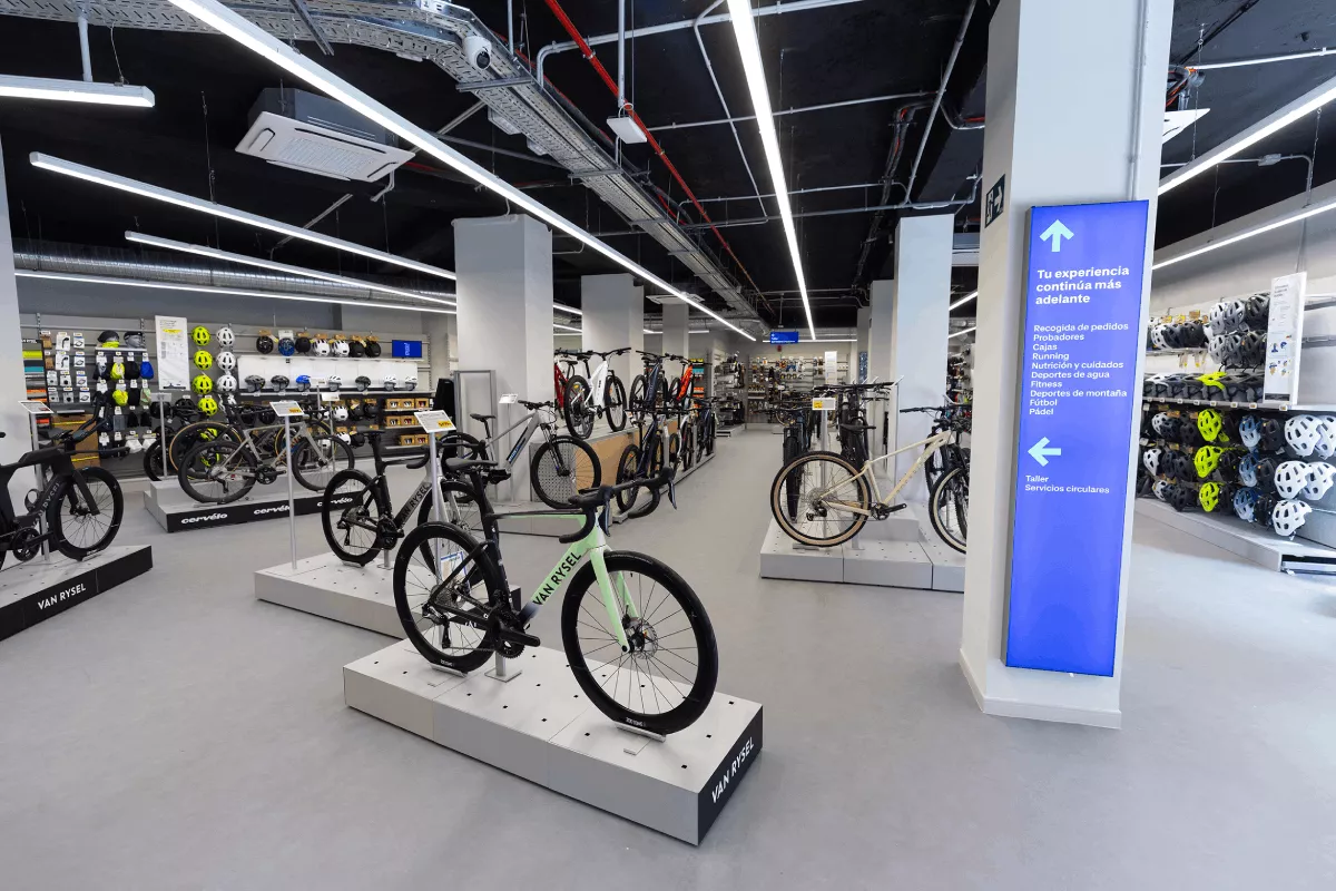 Decathlon abre su tienda más ciclista en el centro de Madrid