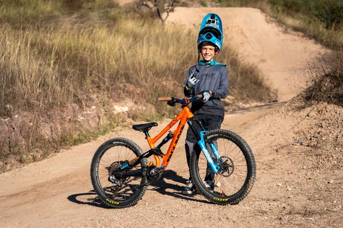 XFUSION lanza la horquilla Roamin ¡Hasta 160 mm para jóvenes bikers!