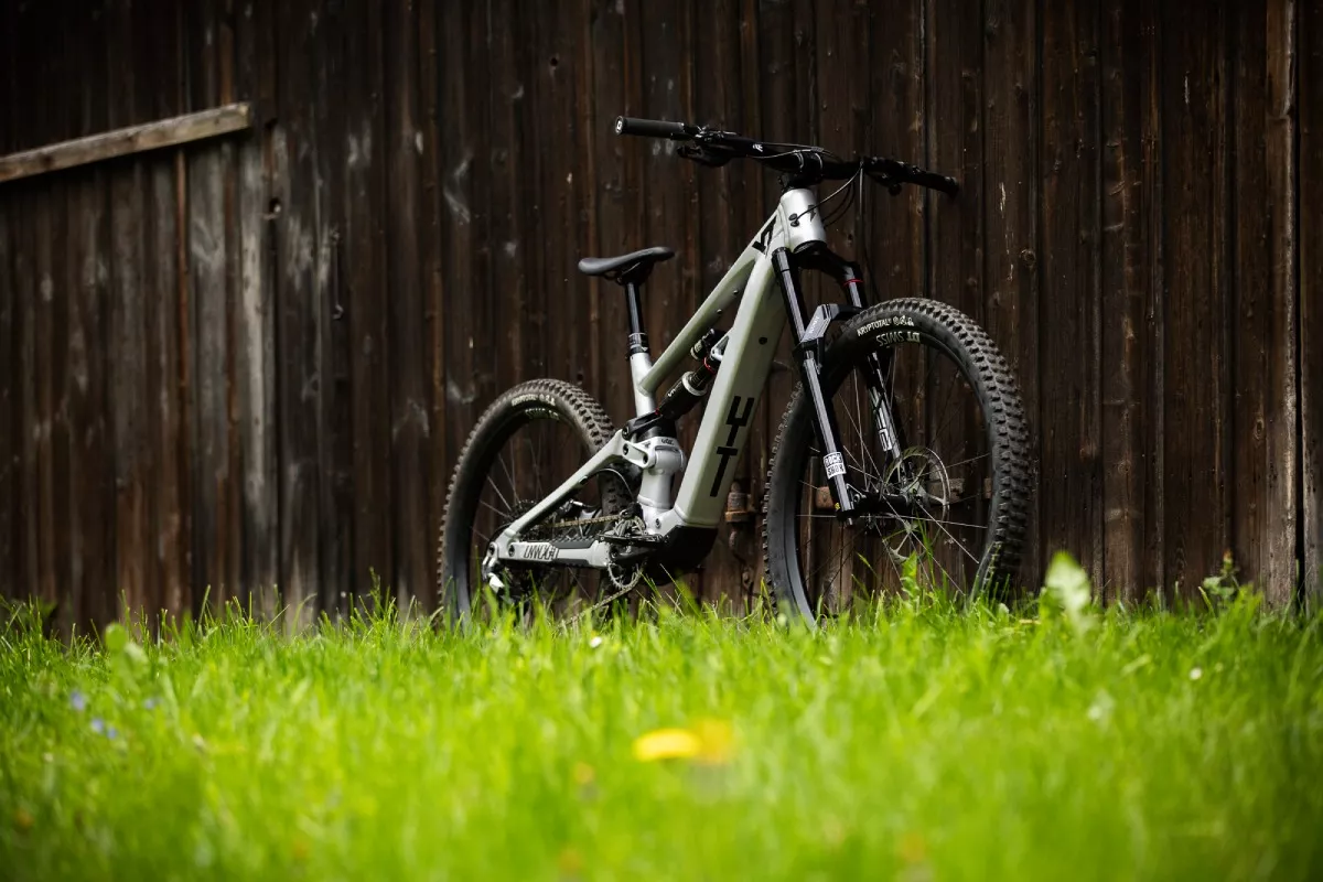 YT Industries se suma a la tendencia Avinox con la nueva gama Decoy X Core de e-enduro