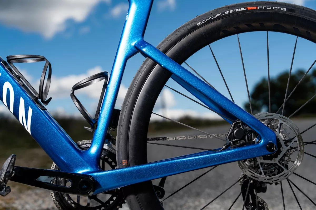 Primeras Pedaladas: Canyon Endurace CF SLX 7 AXS ¡Aero-confortable!