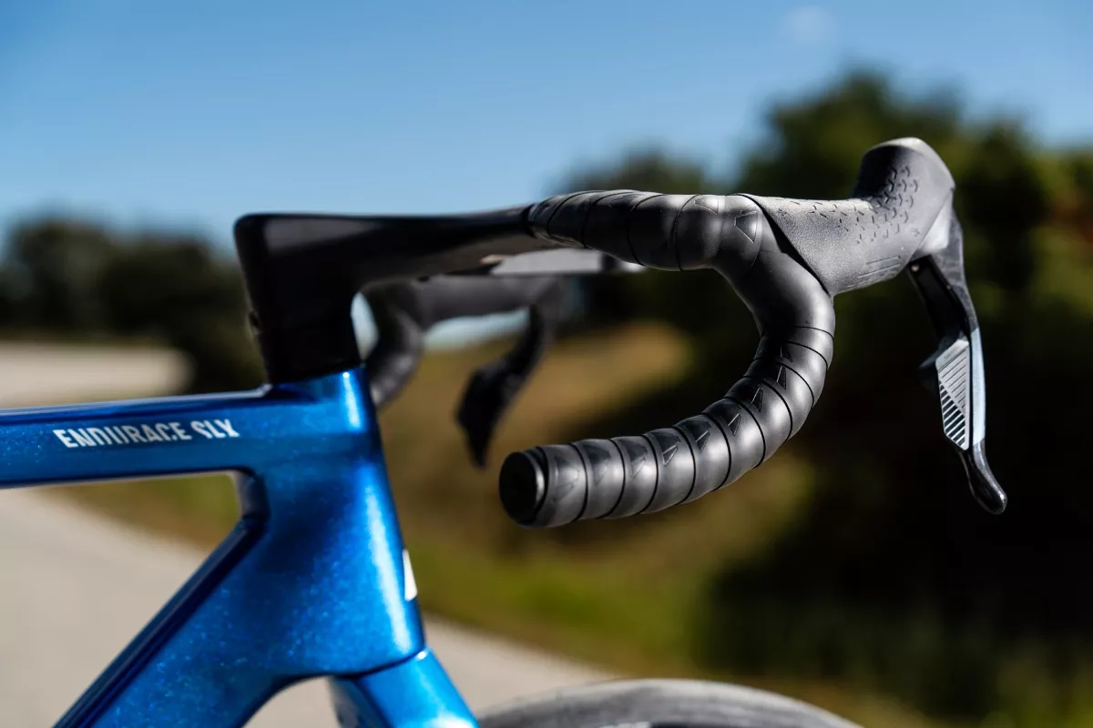 Primeras Pedaladas: Canyon Endurace CF SLX 7 AXS ¡Aero-confortable!