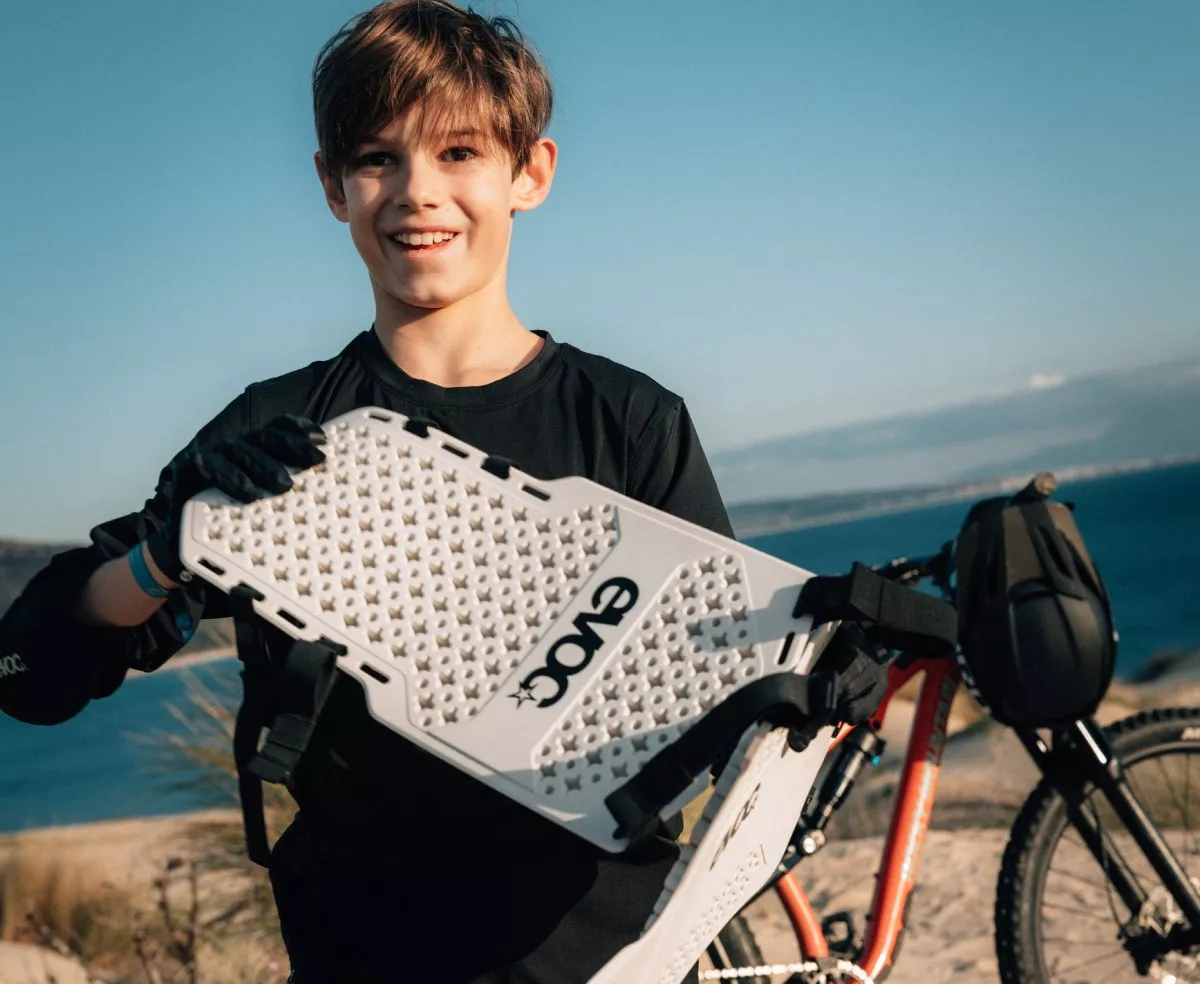 EVOC renueva su Torso Protector, ahora en blanco y talla XS