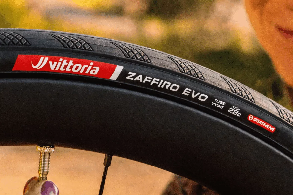 Vittoria Zaffiro EVO, el ‘hermano pequeño’, ahora más rápido, resistente y ligero