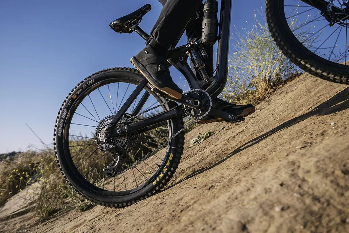 Nuevo Shimano DEORE XT M8200 mecánico y pedales PD-M8220 para trail