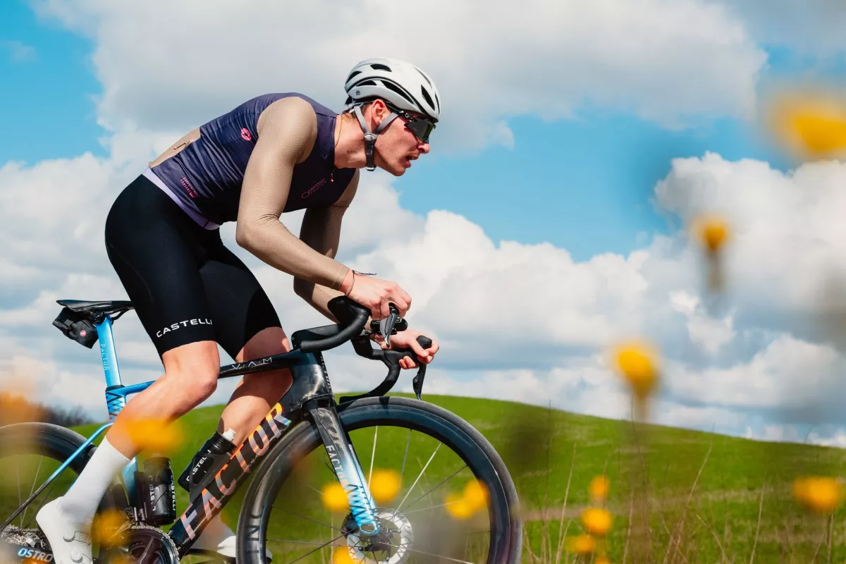Castelli inaugura su colección Transition con la renovación del maillot Corretto LS