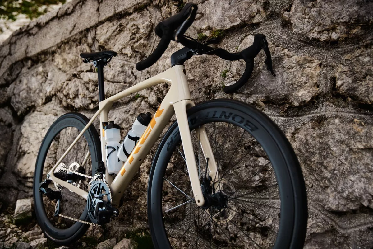 Nueva Trek Domane Gen 5: sin IsoSpeed, más ligera y con montajes desde 2.500 euros