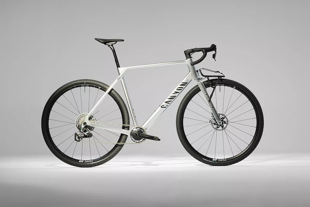 Una gravel de 32” para la NBA: así es la Canyon Grizl CF a medida de LeBron James