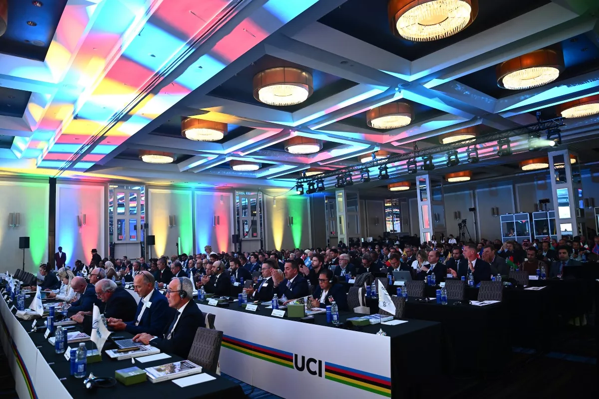 Revolución en el ciclismo para 2027: los cambios de la UCI en seguridad, material… y genética