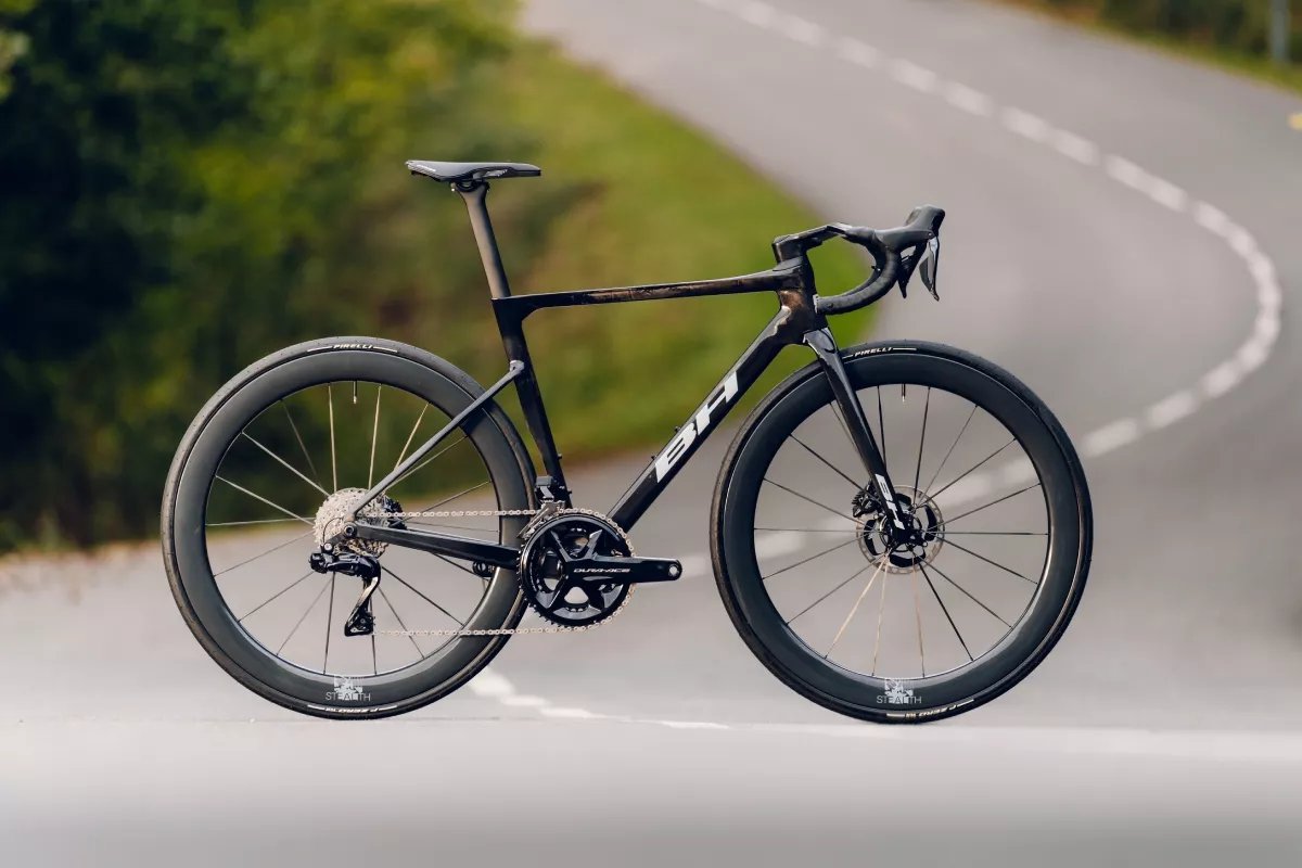 Nueva BH Ultralight 2027: cuadro ‘sub’ 700 g, más aerodinámica y paso de rueda hasta 35 mm 