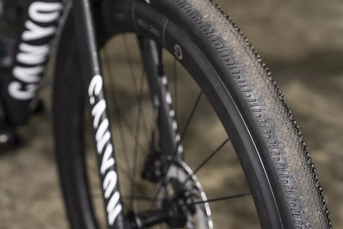 Probamos la Canyon Grail Gen3 CFR Di2: Aero y capacidad de carga para gravel race