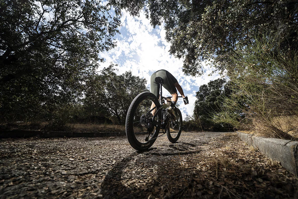 Probamos la Canyon Grail Gen3 CFR Di2: Aero y capacidad de carga para gravel race