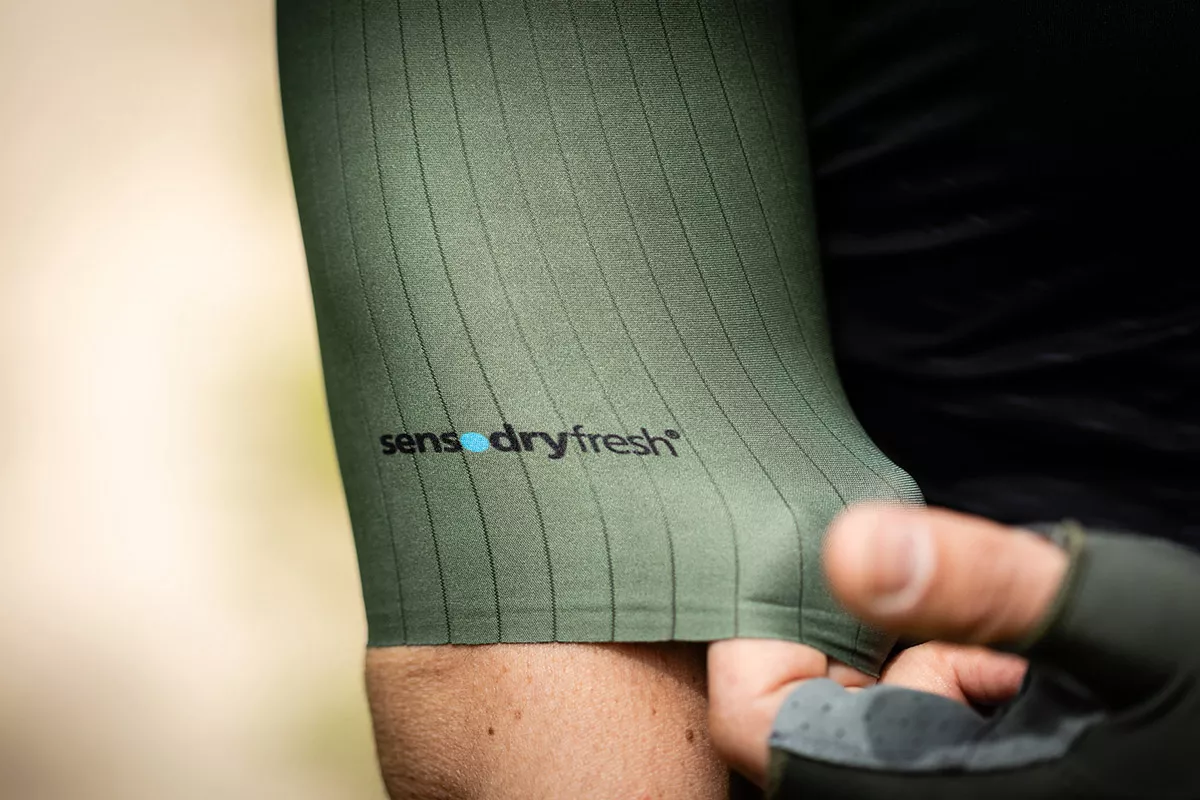 Probamos la combinación de maillot Searchers y culotte Anatomic de Spiuk para gravel y gran fondo