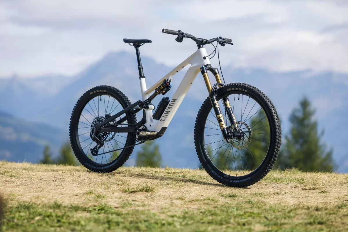 Nueva Canyon Spectral:ON CF 9 2027, con motor Avinox M2S y cuadro de carbono de 2,9 kg