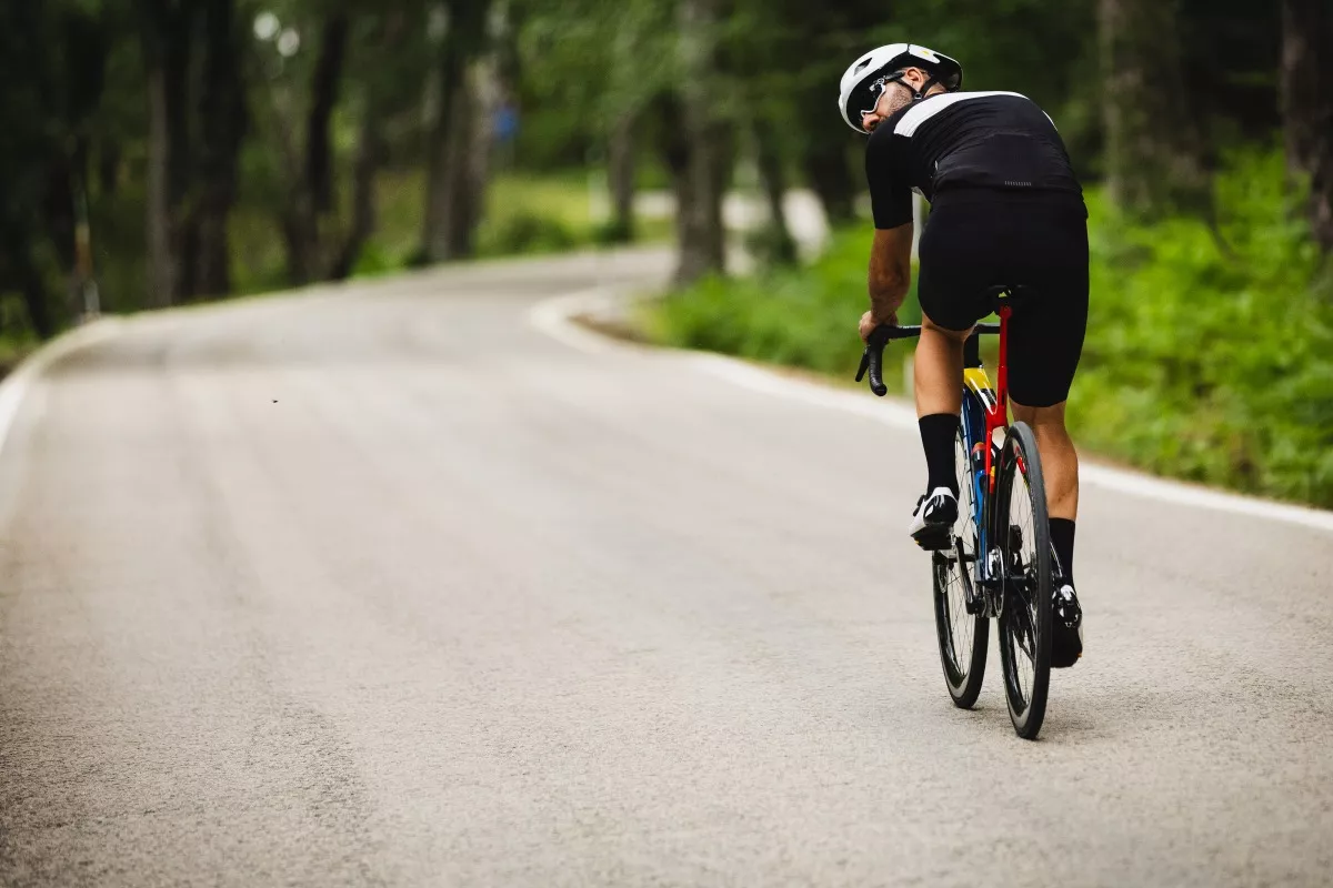 Evita los dolores de espalda, cuello… cuando montas en bici