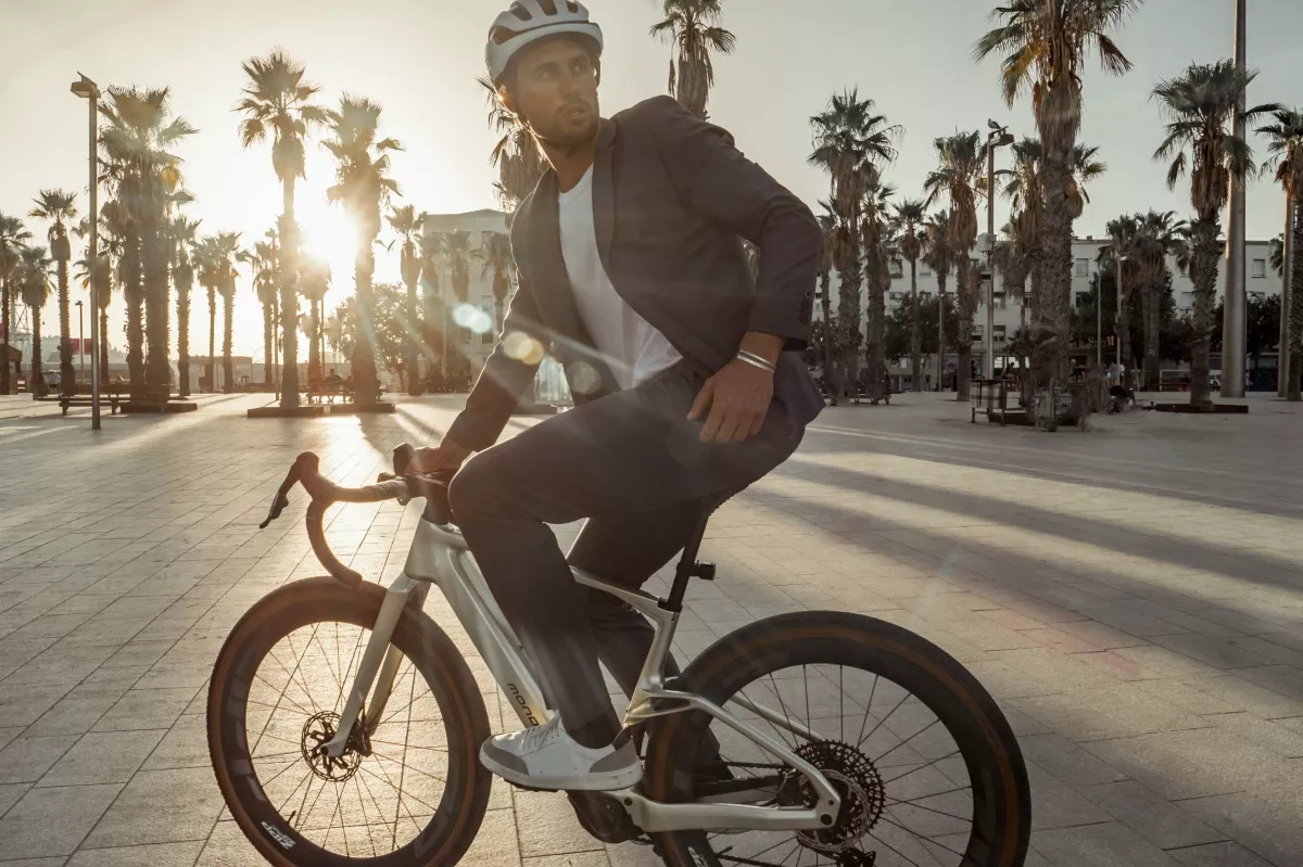Mondraker e IKKS: la alianza que lleva las bicicletas de gravel a la moda 