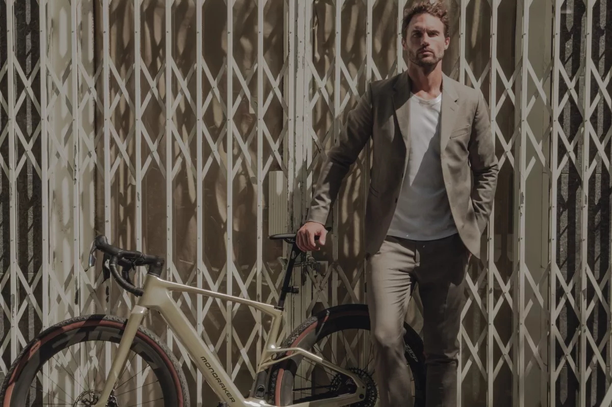 Mondraker e IKKS: la alianza que lleva las bicicletas de gravel a la moda 