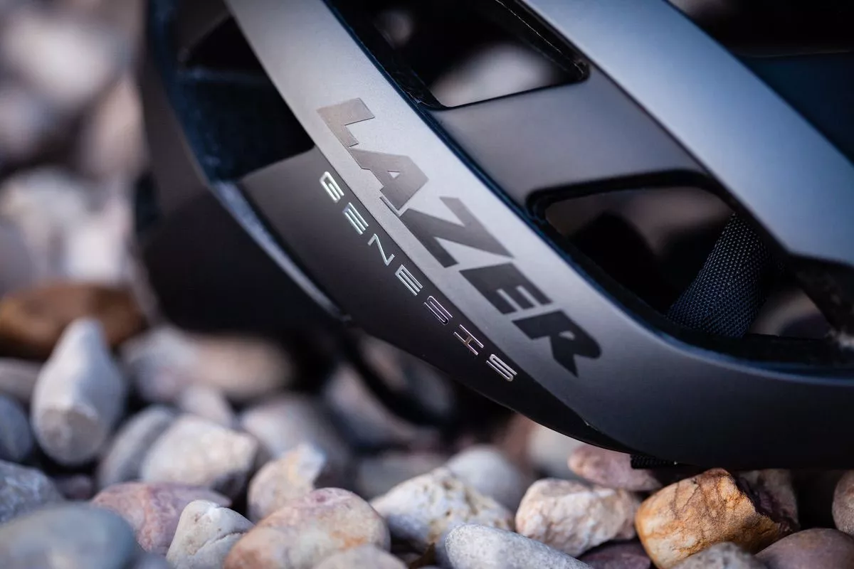 Detalle del casco Lazer Genesis