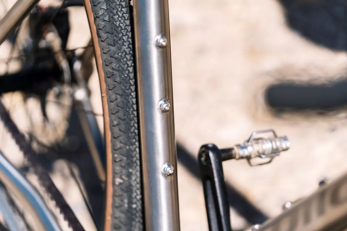 Bicicleta carretera PILOT Magna titanio