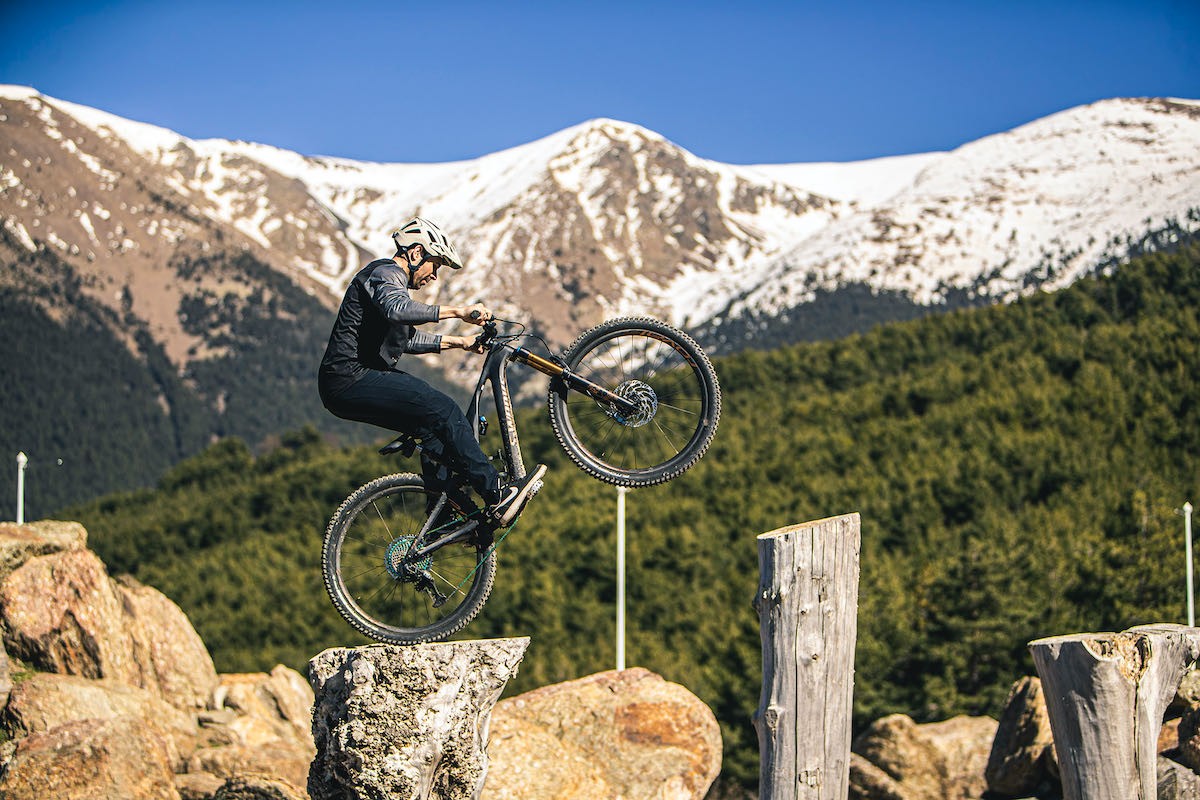 Pilotos del mundo del motor que entrenan en bici